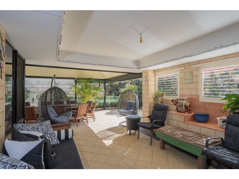 27 Kensington Way, Pearsall WA 6065