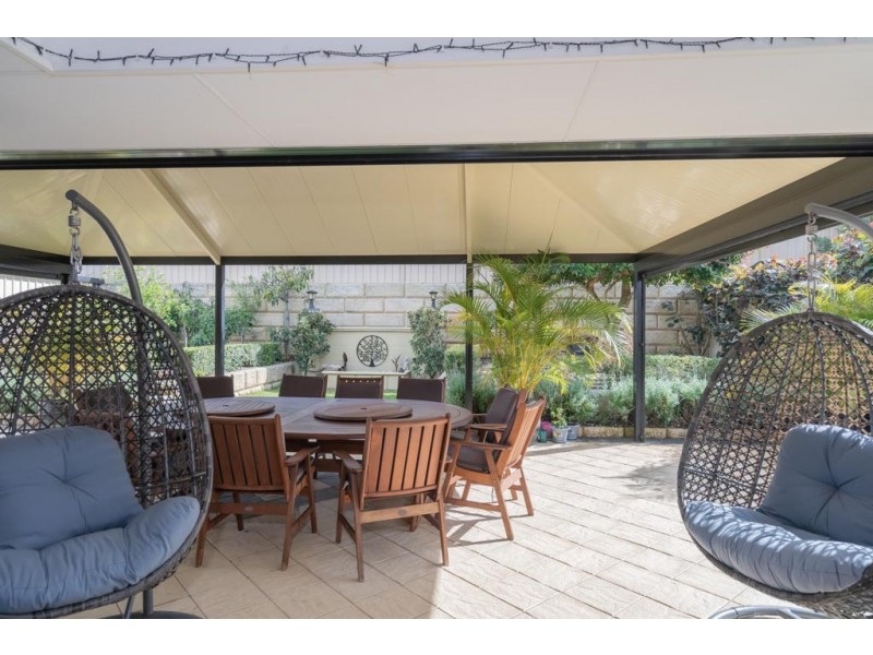 27 Kensington Way, Pearsall WA 6065