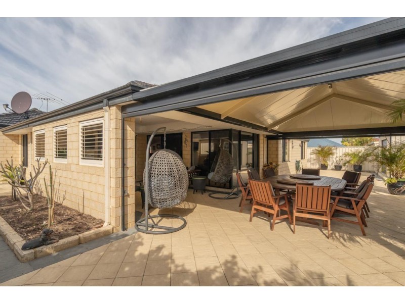 27 Kensington Way, Pearsall WA 6065