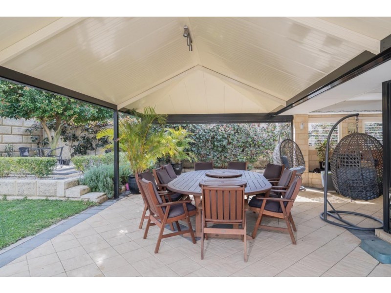 27 Kensington Way, Pearsall WA 6065