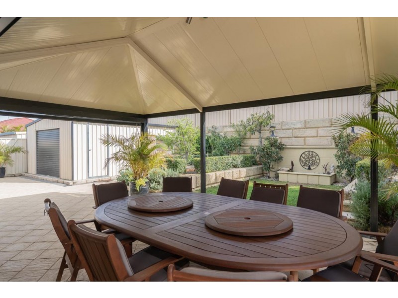 27 Kensington Way, Pearsall WA 6065