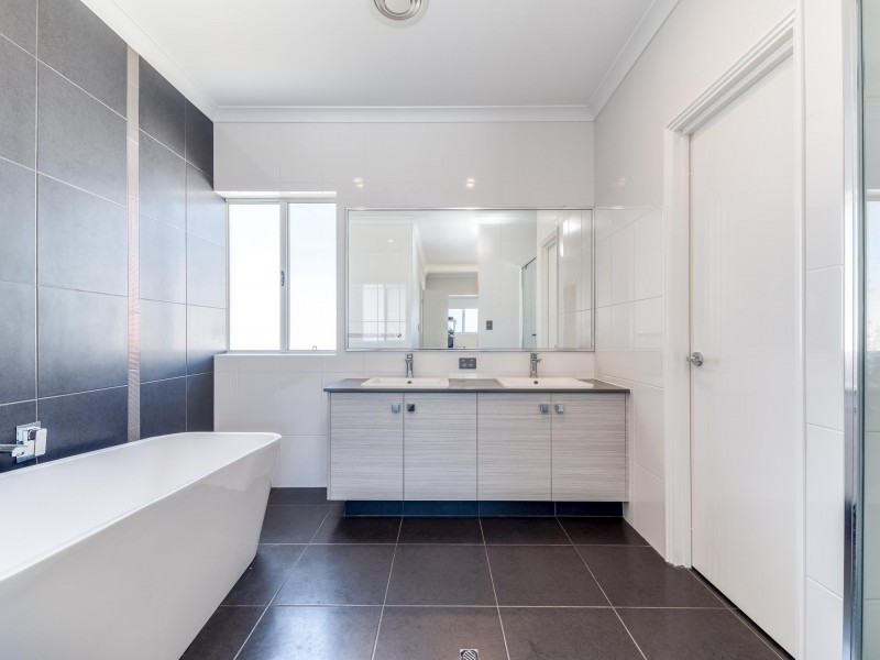 27 Cuttlefish Street, Yanchep WA 6035