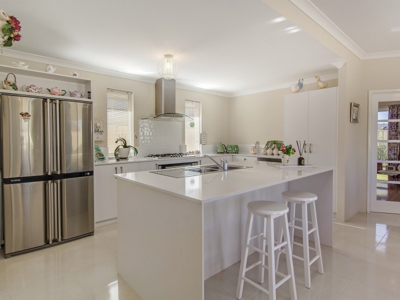 21 Arawatta Loop, Madora Bay WA 6210