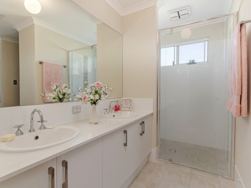 21 Arawatta Loop, Madora Bay WA 6210