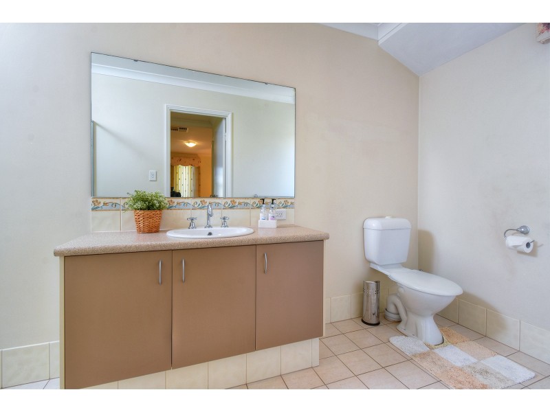 137 Shiraz Boulevard, Pearsall WA 6065