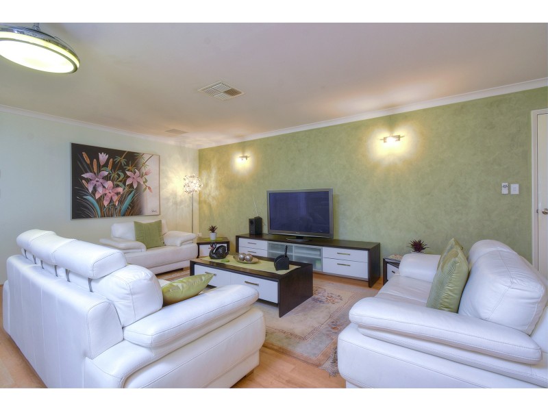 137 Shiraz Boulevard, Pearsall WA 6065