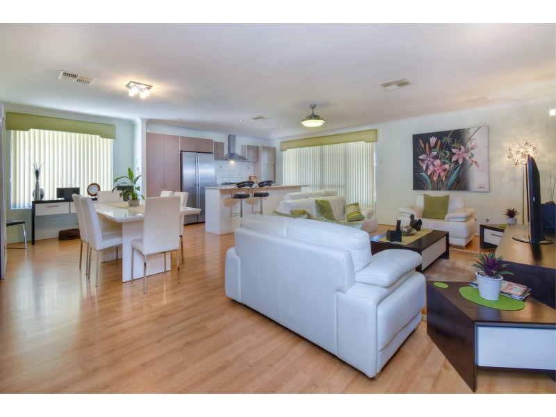 137 Shiraz Boulevard, Pearsall WA 6065