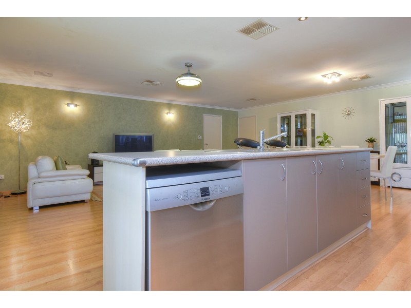 137 Shiraz Boulevard, Pearsall WA 6065