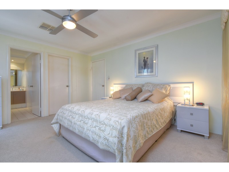 137 Shiraz Boulevard, Pearsall WA 6065