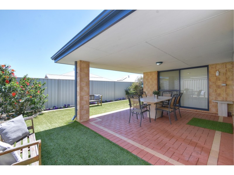 137 Shiraz Boulevard, Pearsall WA 6065