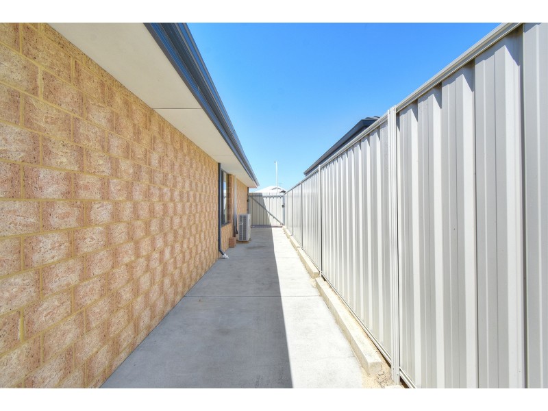 137 Shiraz Boulevard, Pearsall WA 6065