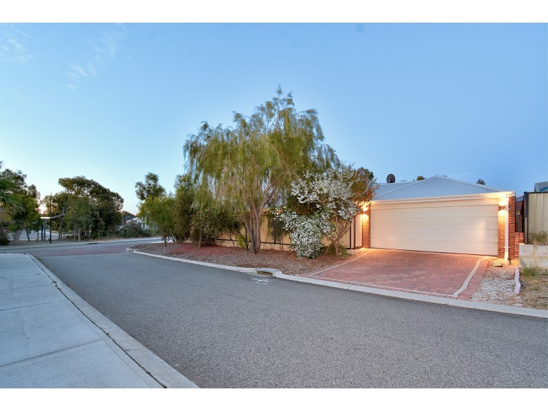 22 Willeroo Chase, Carramar WA 6031