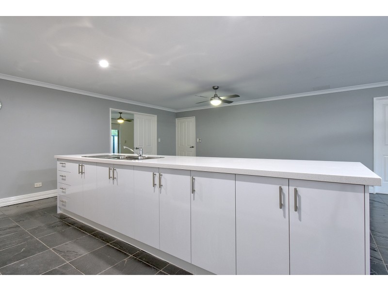 22 Willeroo Chase, Carramar WA 6031