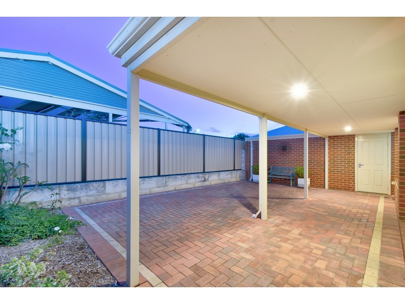22 Willeroo Chase, Carramar WA 6031