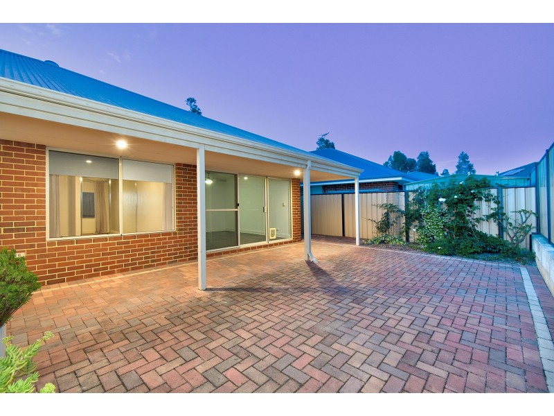 22 Willeroo Chase, Carramar WA 6031
