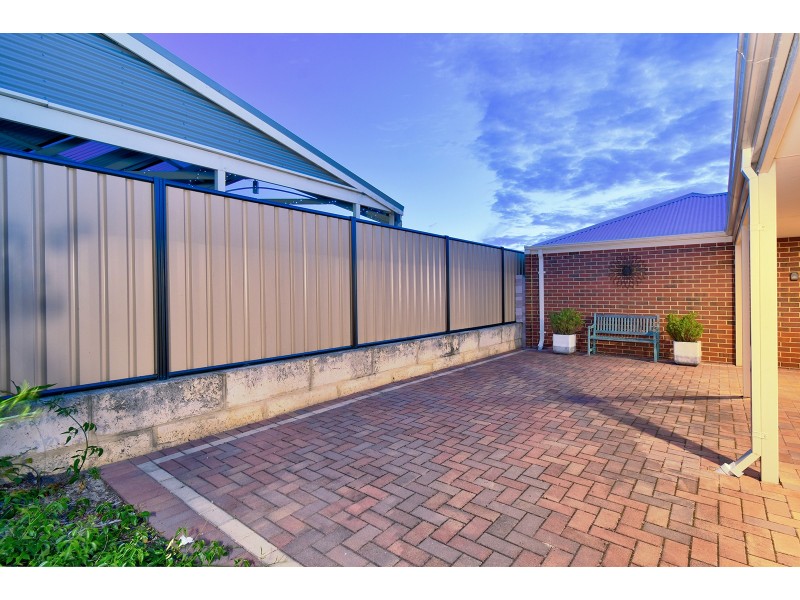22 Willeroo Chase, Carramar WA 6031