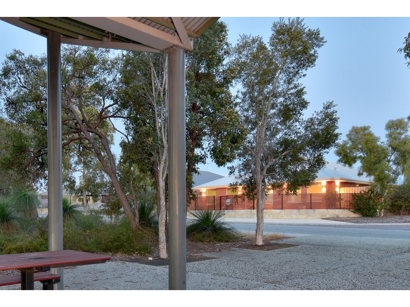 22 Willeroo Chase, Carramar WA 6031