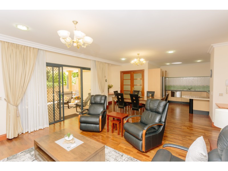 12 Athlone Place (33 Drovers Place ), Wanneroo WA 6065