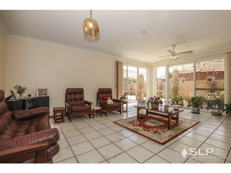 5 Warringah Close, Kallaroo WA 6025