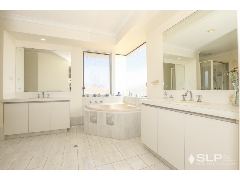 5 Warringah Close, Kallaroo WA 6025