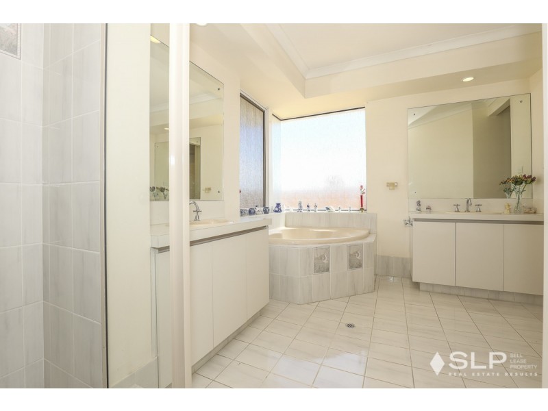 5 Warringah Close, Kallaroo WA 6025