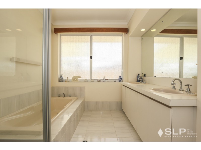 5 Warringah Close, Kallaroo WA 6025