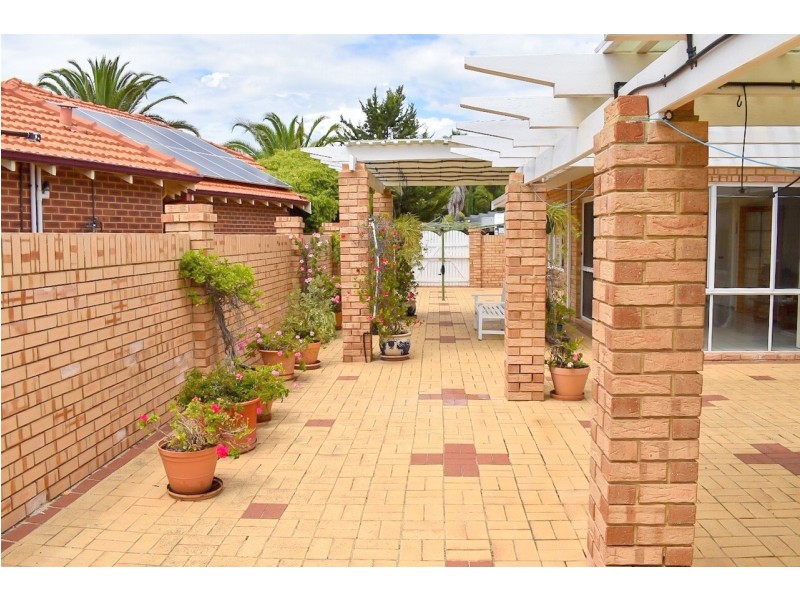 5 Warringah Close, Kallaroo WA 6025