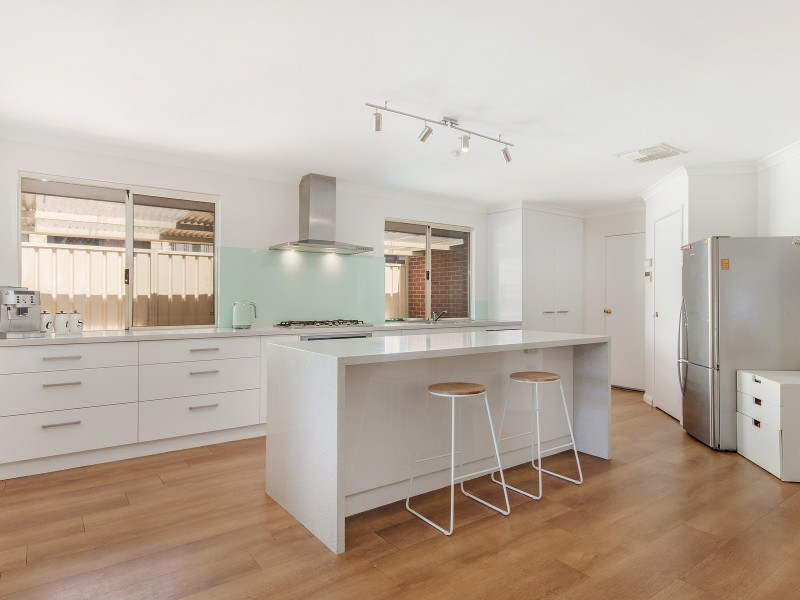 6 Natoli Way, Baldivis WA 6171