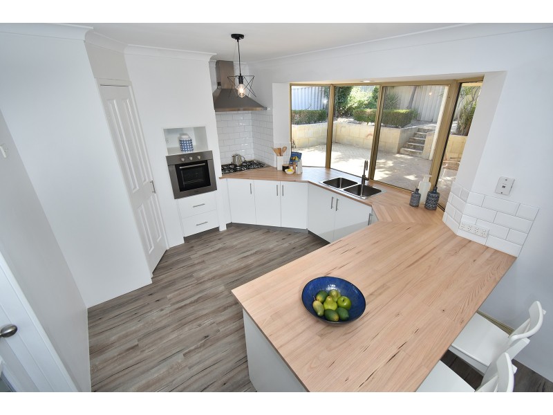 81 Greenfields Circle, Hocking WA 6065