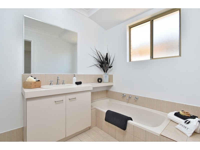 81 Greenfields Circle, Hocking WA 6065