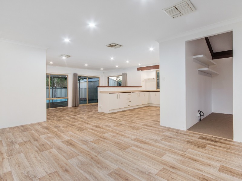43 Whitebread Way, Leda WA 6170