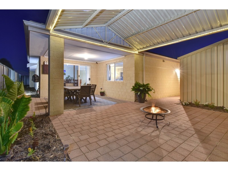 6 Chucklebud Street, Banksia Grove WA 6031