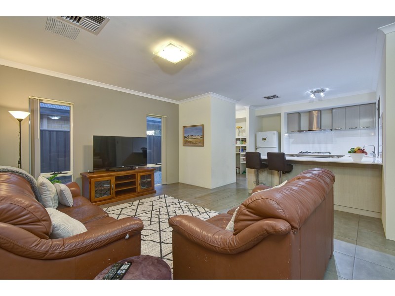 6 Chucklebud Street, Banksia Grove WA 6031