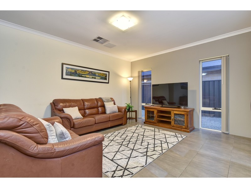 6 Chucklebud Street, Banksia Grove WA 6031