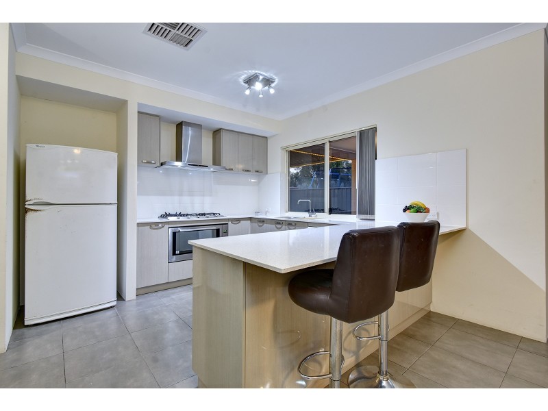 6 Chucklebud Street, Banksia Grove WA 6031