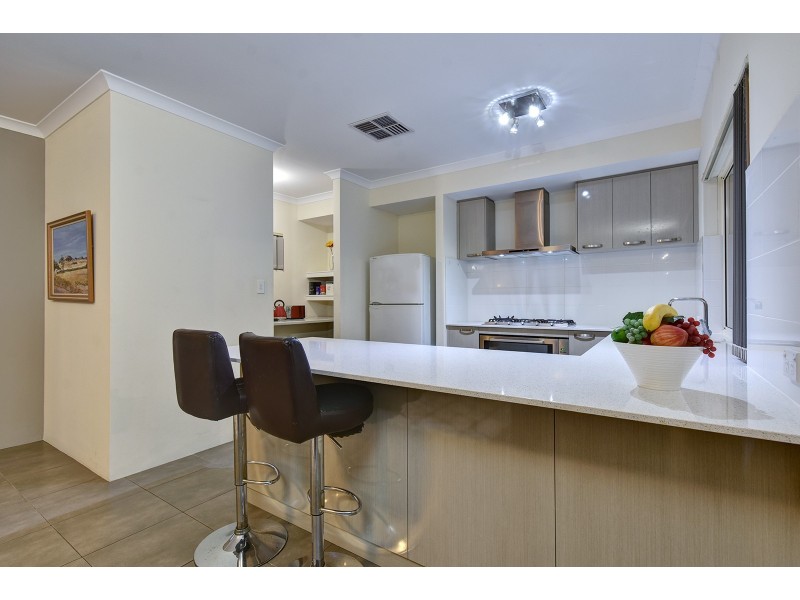 6 Chucklebud Street, Banksia Grove WA 6031