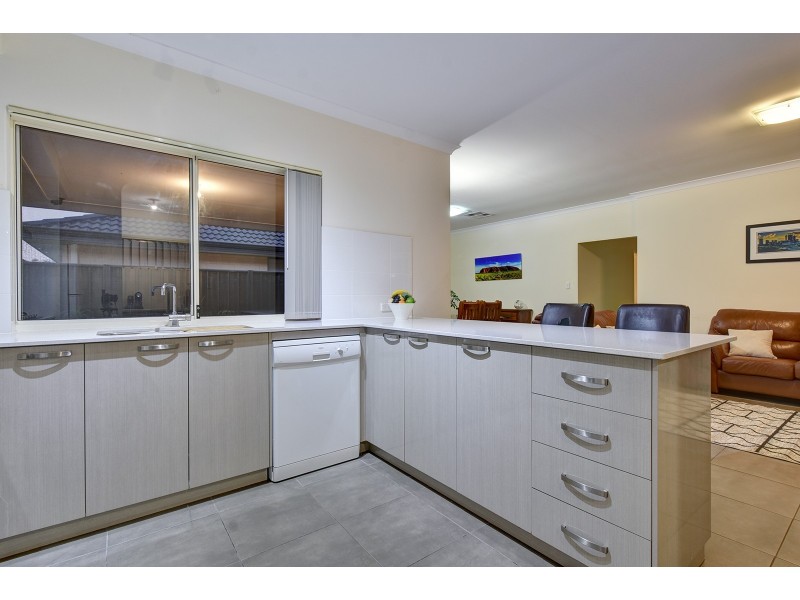 6 Chucklebud Street, Banksia Grove WA 6031