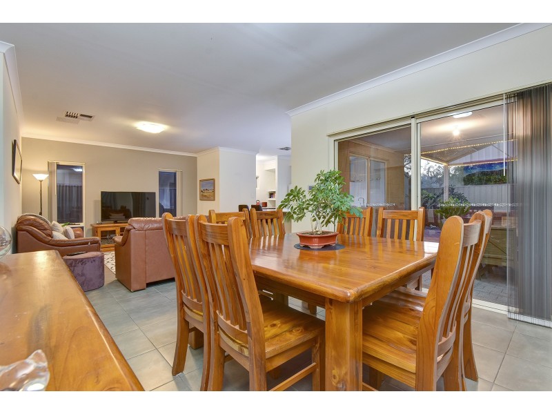 6 Chucklebud Street, Banksia Grove WA 6031