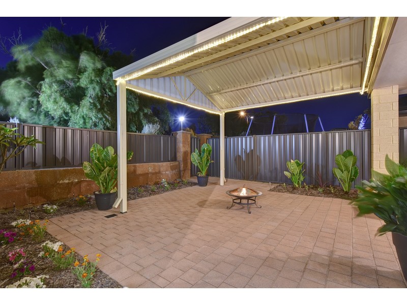 6 Chucklebud Street, Banksia Grove WA 6031