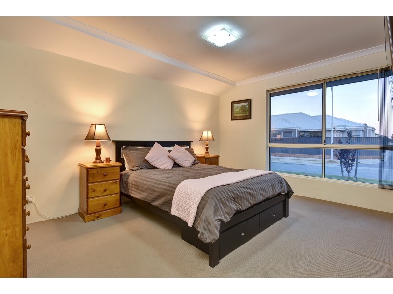 6 Chucklebud Street, Banksia Grove WA 6031