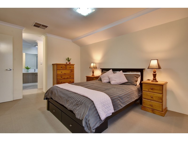 6 Chucklebud Street, Banksia Grove WA 6031