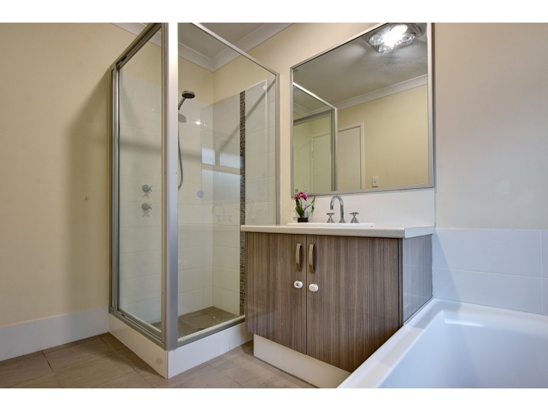 6 Chucklebud Street, Banksia Grove WA 6031