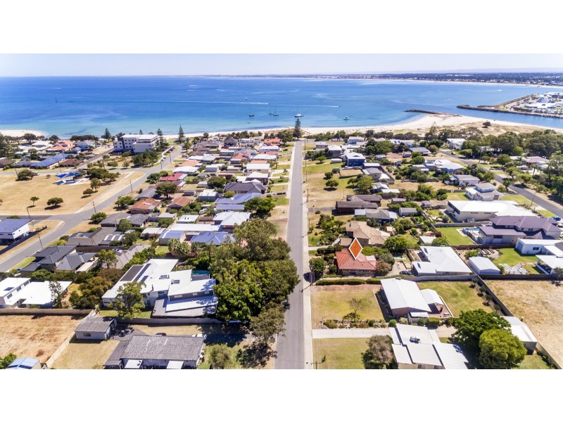 25A Janis Street, Halls Head WA 6210