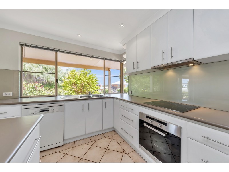 25A Janis Street, Halls Head WA 6210