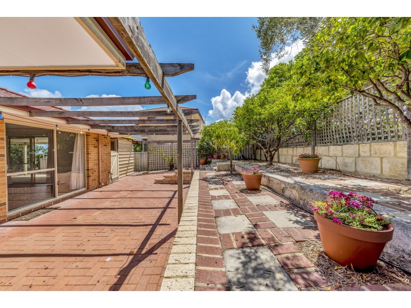 25A Janis Street, Halls Head WA 6210