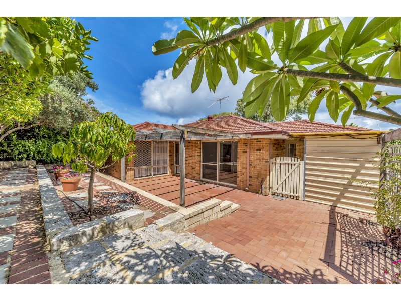 25A Janis Street, Halls Head WA 6210