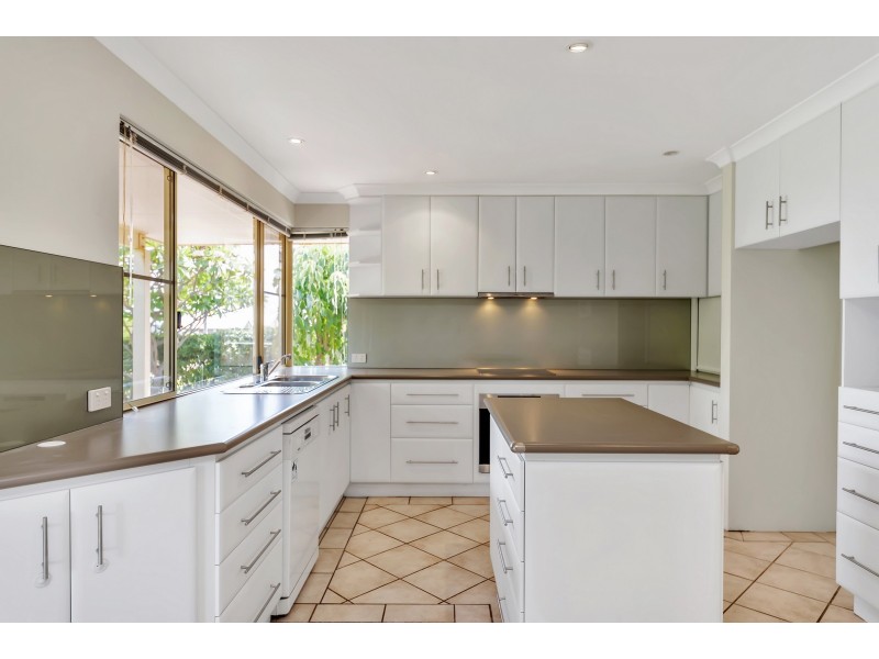 25A Janis Street, Halls Head WA 6210