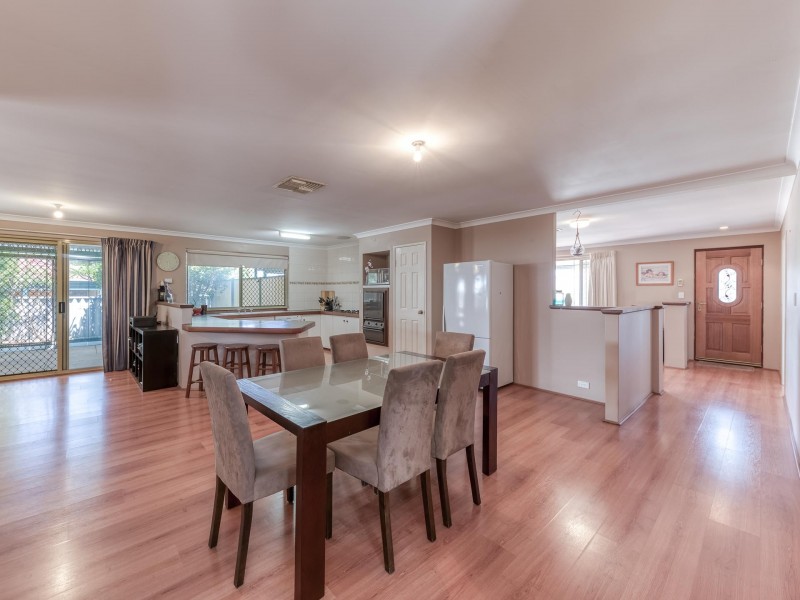 8 Dempsey Place, Kenwick WA 6107