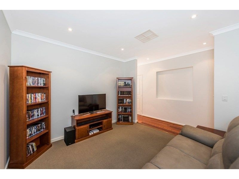 9 Swanbourne Avenue, Secret Harbour WA 6173