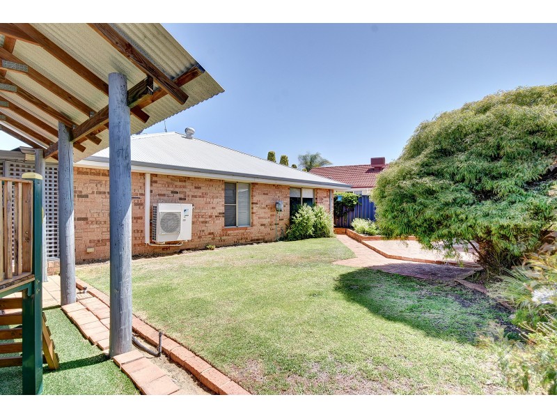 8 Gutha Retreat, Hocking WA 6065